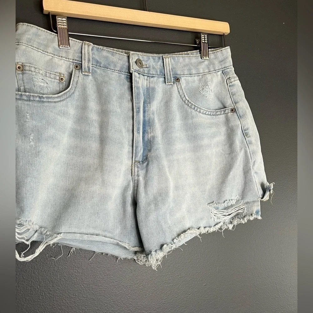 No boundaries jean shorts
